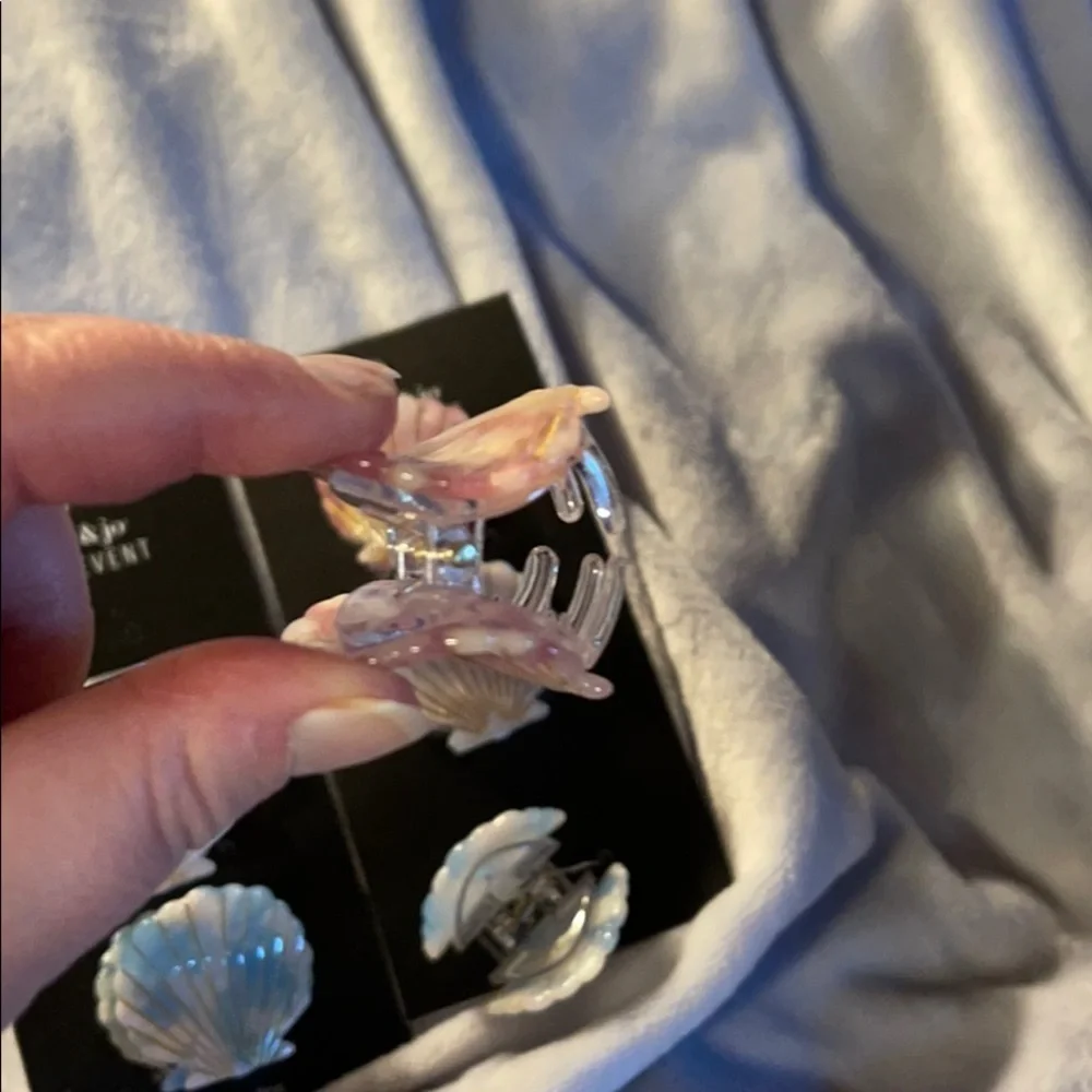 Set of 6 Total - Seashell “Clam” Clips